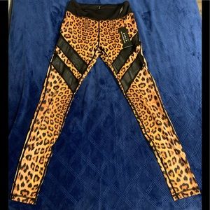 Doyoueven Leopard Print Mesh Panel Leggings